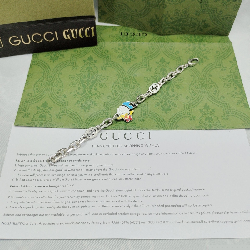 G*u*i bracelets
